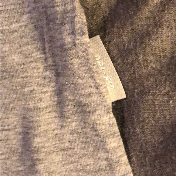 Nike Dri-Fit tee size small: everything you need - Picture 5 of 5